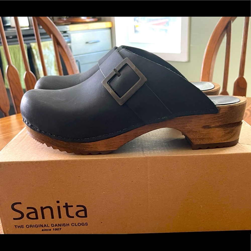 Sanita size 38 (Black) Oil Leather wood clogs!